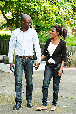 포토 JPG 해외이미지 나무 커플 공원 벽 가족 사람 두명 산책 해외202004 해외포토 식물 공공시설 관계 휴식 파일형식 이미지허브