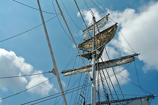 포토 JPG 해외이미지 전통 밧줄 스포츠 요트 바람 항해 취미 사람없음 목재 여름 파란색 항구 수확 골동품 깃발 클래식 큼 돛 복고 함선 캔버스 포트 네비게이션 돛대 옛날 해외202004 해외포토 자연요소 나무 계절 줄 컬러 컨셉 농업 배_교통 재료 교통시설 날씨 크기 파일형식 이미지허브