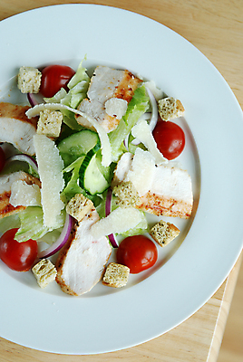 포토 JPG 해외이미지 다이어트 토마토 양파 오이 치즈 건강 육류 사람없음 빛 저녁식사 치킨 샐러드 맛 상추 먹기 점심식사 크루통 해외202004 해외포토 음식 빵 컨셉 채소 식재료 모션 유제품 식사 닭고기요리 파일형식 이미지허브