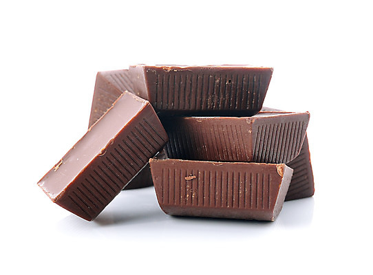 포토 JPG 해외이미지 음식 조각 백그라운드 재료 디저트 사탕 사람없음 갈색 초콜릿 검은색 어둠 블록 흰색 바 달콤 질감 칼로리 코코아 찌그러짐 고립 깨짐 억울 해외202004 해외포토 감정 음료 컬러 컨셉 맛 파일형식 이미지허브