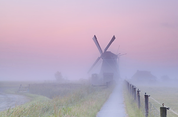 포토 JPG 해외이미지 계절 실루엣 도로 분홍색 아침 추상 풍경 사람없음 야외 건물 여름 울타리 농가 농장 농경지 일출 자전거 침묵 고요 일몰 풍차 안개 시골 속도 네덜란드 심플 방법 해외202004 해외포토 주간 건축물 유럽 길 컬러 무늬 농업 교통시설 날씨 촬영기법 담장 노을 바이크 소리 파일형식 이미지허브
