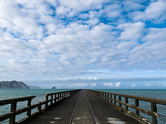 포토 JPG 해외이미지 구름 바다 섬 하늘 새로움 사람없음 초록색 물 파란색 항구 절벽 만 역사 좌절 버리기 뉴질랜드 북쪽 깨짐 옛날 직진 콘크리트 비용 해외202004 해외포토 자연요소 감정 컬러 컨셉 교통시설 모션 경제 오세아니아 방향 파일형식 이미지허브