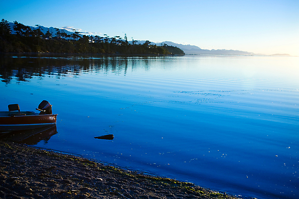 포토 JPG 해외이미지 공원 실루엣 스포츠 바다 자연 조류 하늘 아침 풍경 사람없음 야외 물 여름 반사 평화 일출 침묵 황혼 일몰 새벽 보트 야간 저녁 뱃놀이 해외202004 해외포토 주간 자연요소 동물 계절 공공시설 컨셉 배_교통 촬영기법 노을 전통놀이 소리 생태계 파일형식 이미지허브