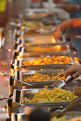 포토 JPG 해외이미지 접시 음식 호텔 서브 쟁반 따뜻함 요리 사람없음 내부 금속 요식업 식당 식사 카페 바 발표 그룹 컨테이너 먹기 서비스 국자 준비 점심식사 뷔페 줄서기 해외202004 해외포토 식기 산업 모션 재질 숙소 주방용품 상점 파일형식 이미지허브