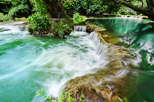 포토 JPG 해외이미지 나무 식물 계절 공원 잎 태국 자연 휴가 풍경 사람없음 목재 초록색 물 강 평화 환경 폭포 젖음 흐름 가을 신선 개울 숲 내추럴 전국 해외202004 해외포토 자연요소 공공시설 아시아 컬러 컨셉 재료 생태계 파일형식 이미지허브