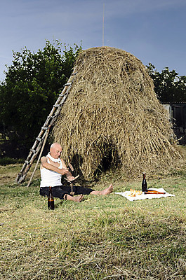 포토 JPG 해외이미지 나무 1 전통 손 계절 남자 문화 밭 농업 자연 노동자 손잡이 한명 사람 잔디 야외 목재 초록색 여름 농장 정원 장비 수확 골동품 공구 시골 업무 농부 자르기 원예 날카로움 손질 옛날 원예사 조작 철강 해외202004 해외포토 식물 직업 산업 컬러 재료 모션 취미 신체부위 도구 작업 생태계 파일형식 이미지허브