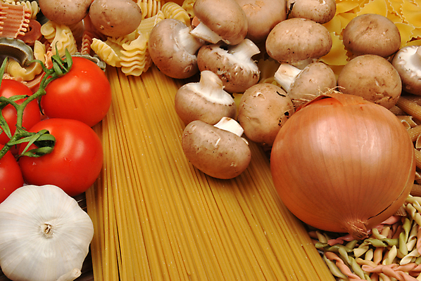 포토 JPG 해외이미지 음식 다이어트 토마토 채소 양파 파스타 건강 마늘 스파게티 요리 사람없음 식당 식사 저녁식사 버섯 먹기 국수 해외202004 해외포토 모션 서양음식 상점 면류 파일형식 이미지허브