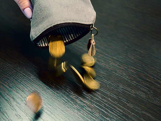 포토 JPG 해외이미지 컨셉 돈 가방 비즈니스 건조 사람없음 금융 금속 동전 저축 유로 죽음 오픈 지갑 변화 황금 주머니 작음 가난 가죽 심볼 사인 투자 문제 파산 빚 센트 수입 예산 위기 해외202004 해외포토 잡화 재질 경제 재산 크기 파일형식 이미지허브