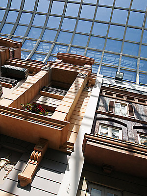 포토 JPG 해외이미지 디자인 응시 선 백그라운드 패턴 비즈니스 건축양식 창문 유리 하늘 지붕 추상 새로움 실내 그림자 미술 사람없음 내부 건물 파란색 빛 쇼핑 유행 세일 우주 상점 맑음 발코니 도시 업무 센터 큼 쇼핑몰 천장 장면 소매 천창 해외202004 해외포토 건축물 시선 건축 컬러 컨셉 무늬 재질 날씨 문화예술 작업 크기 파일형식 이미지허브