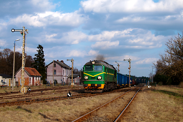 포토 JPG 해외이미지 교통시설 풍경 사람없음 야외 가로 여름 햇빛 환경 힘 기차 화물 역 신호 광택 무거움 폴란드 선로 해외202004 해외포토 계절 유럽 육상교통 교통 대중교통 태양 운송업 무게 시설 파일형식 이미지허브