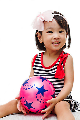 포토 JPG 해외이미지 라이프스타일 여자 행복 얼굴 어린이 장난 공 놀이 바닥 주택 실내 한명 사람 동양인 장난감 중국 기쁨 게임 표현 아기 작음 흰배경 리빙 결백 고립 관심 돌봄 천진난만 해외202004 해외포토 1 감정 아시아 백그라운드 컨셉 모션 인종 내부 건물 생활 신체부위 흰색 크기 파일형식 이미지허브