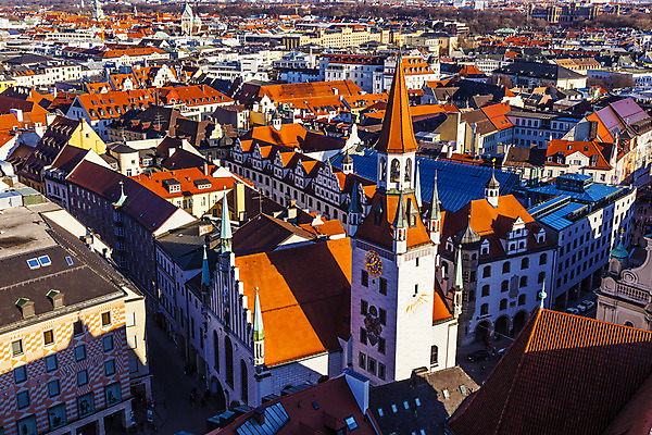 포토 JPG 해외이미지 유럽 건축양식 하늘 날씨 주택 독일 안테나 사람없음 건물 파란색 도시풍경 햇빛 숫자 교회 탑 도시 시장 도심 타운 연립주택 스카이라인 시청 교외 뮌헨 바이에른 해외202004 해외포토 문자 건축물 건축 나라 컬러 통신 종교건축 풍경 태양 관공서 파일형식 이미지허브