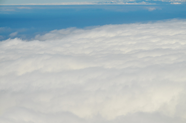 포토 JPG 해외이미지 구름 자연 하늘 산 안테나 사람없음 흰색 해외202004 해외포토 자연요소 컬러 통신 생태계 파일형식 이미지허브