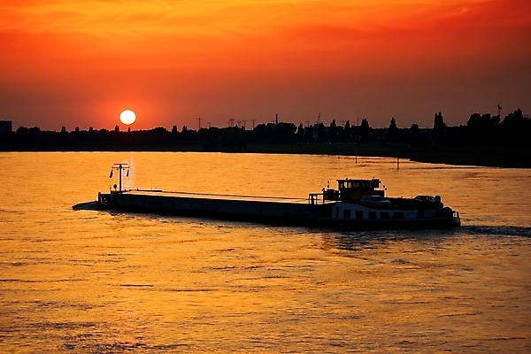 포토 JPG 해외이미지 구름 산업 오렌지 교통시설 하늘 독일 사람없음 빨간색 물 강 컬러풀 태양 일출 일몰 화물 도시 보트 황금 그림 매움 해외202004 해외포토 자연요소 유럽 컬러 교통 배_교통 과일 노을 운송업 맛 시설 파일형식 이미지허브