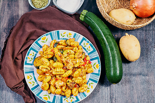 포토 JPG 해외이미지 식물 접시 음식 토마토 채소 파스타 요리 사람없음 빨간색 주방 식사 저녁식사 이탈리아 회색 신선 맛 인스턴트 굽기 지중해 허브 메인 준비 올리브 햄 지역 베이컨 무침 바질 캐서롤 탄수화물 핸드메이드 바이에른 해외202004 해외포토 식기 열매 유럽 바다 컬러 컨셉 서양음식 독일 육류 돼지고기 용기_그릇 구이 파일형식 이미지허브