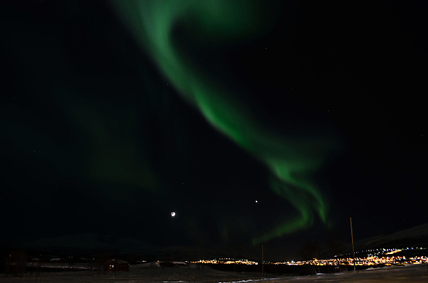 포토 JPG 해외이미지 별 과학 겨울 밭 자연 하늘 동화 바람 전등 노르웨이 사람없음 야외 초록색 빛 태양 평화 우주 꿈 에너지 추위 소용돌이 달 흰색 춤 원형 야간 신비 시원함 북극 가득함 서리 천문학 북쪽 유지 오로라 내추럴 현상 해외202004 해외포토 자연요소 도형 계절 교육 유럽 컬러 컨셉 농업 자연현상 날씨 문화예술 조명 회오리 극지방 방향 생태계 파일형식 이미지허브