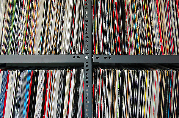 포토 JPG 해외이미지 산업 문화 음악 놀이 추상 새로움 선반 힙합 사람없음 세일 상점 금속 소리 수확 덮개 기록 선택 플라스틱 앨범 수집 철 DJ 묘사 복고 디스코 상업 전자 오디오 펑키 수납 소매 스테레오 비닐 재즈 판지 신발장 옛날 줄서기 테크노 팝 회복 해외202004 해외포토 가구 컨셉 무늬 농업 모션 재질 문화예술 전자제품 뚜껑 춤 파일형식 이미지허브