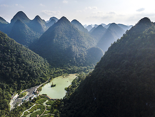 포토 JPG 해외이미지 식물 별 여행 자연 하늘 산 풍경 사람없음 야외 물 강 중국 폭포 점 구멍 동굴 치수 내추럴 7 해외202004 해외포토 자연요소 아시아 숫자 생태계 파일형식 이미지허브