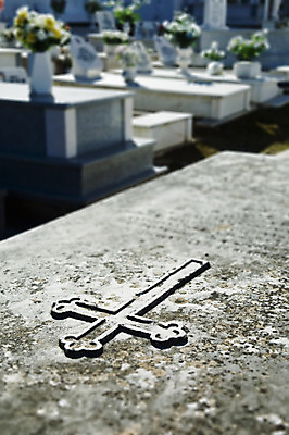 포토 JPG 해외이미지 1 기독교 종교 십자가 휴식 사람없음 야외 바위 흰색 죽음 선택 심볼 묘사 질감 신성 기념물 영원 전경 해외202004 해외포토 컬러 컨셉 풍경 돌_바위 파일형식 탑뷰 이미지허브