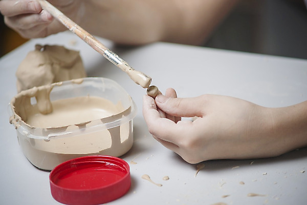 포토 JPG 해외이미지 모양 전통 라이프스타일 손 디자인 여자 문화 어린이 백그라운드 비즈니스 손가락 기술 창조 미술 사람 사람없음 갈색 젖음 터치 엄지손가락 작업 바퀴 도자기 감각 원주민 상품 디자이너 만들기 예술가 점토 진흙 토기 장인 조형 조절 도예가 돌리기 조각가 핸드메이드 해외202004 해외포토 직업 컬러 모션 문화예술 생활 신체부위 용기_그릇 아프리카인 파일형식 이미지허브