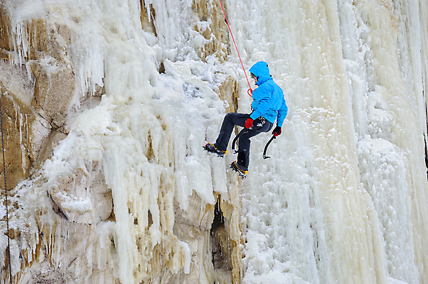 포토 JPG 해외이미지 주간 전신 남자 밧줄 겨울 한명 성인 야외 옆모습 얼음 등산 추위 잡기 자신감 위험 오르기 등반장비 성인남자한명만 설산 해외202004 해외포토 자연요소 1 계절 감정 줄 뷰포인트 컨셉 모션 산 사람 트래킹 등산용품 남자한명만 성인남자만 파일형식 이미지허브