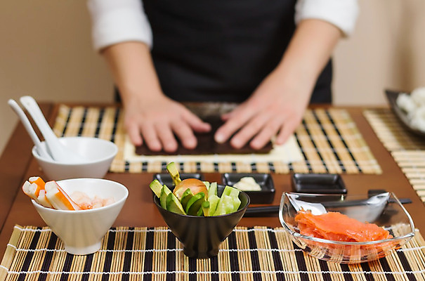 포토 JPG 해외이미지 모양 전통 여자 아시아 음식 다이어트 밥 오이 새우 콩 건강 관리 어류 요리 동양인 사람없음 식당 일본 요리사 식사 저녁식사 초밥 회 매트 게 신선 해조류 칼 고추냉이 해산물 대나무 준비 날것 만들기 롤 연어 생강 아보카도 점심식사 대두 해외202004 해외포토 나무 직업 나라 채소 과일 모션 곡류 갑각류 사람 인종 상점 수중동물 양념 해양식물 일본음식 파일형식 이미지허브