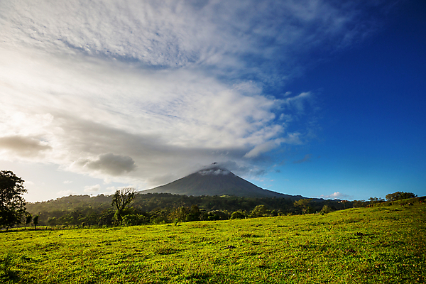 포토 JPG 해외이미지 식물 구름 1 공원 여행 자국 자연 지팡이 하늘 휴가 휴식 산 앉기 풍경 사람없음 야외 농장 여행객 미국 트래킹 하이킹 바위 시골 오솔길 땅 화산 지역 용암 내추럴 감탄 전국 절정 코스타리카 해외202004 해외포토 자연요소 공공시설 길 컨셉 북아메리카 농업 모션 레저 사람 돌_바위 중앙아메리카 생태계 파일형식 이미지허브