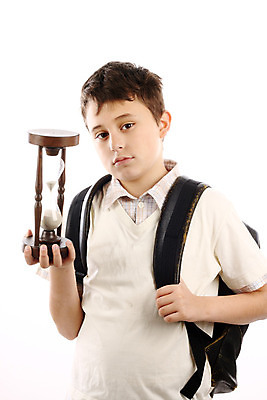 포토 JPG 해외이미지 백인 학생 손 교육 얼굴 어린이 시계 컨셉 배낭 학교 한명 사람 소년 스터디 청춘 유치원 흰색 시간 측정 고립 마감 초보 해외202004 해외포토 서양인 1 남자 컬러 가방 신체부위 학습 파일형식 이미지허브