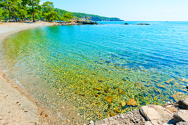 포토 JPG 해외이미지 나무 물결 모래 파도 바다 섬 여행 자연 조류 하늘 휴가 항해 풍경 해변 사람없음 가로 초록색 물 여름 파란색 빛 햇빛 침묵 자유 바위 소나무 만 가장자리 숲 지중해 휴양지 장면 넘어짐 지질학 터키석 수평선 해외202004 해외포토 자연요소 식물 동물 계절 교육 컬러 컨셉 배_교통 모션 태양 소리 장소 돌_바위 둘레 보석 생태계 파일형식 이미지허브