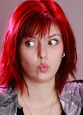 포토 JPG 해외이미지 백인 여자 한명 사람 빨간색 흰색 싱글 해외202004 해외포토 서양인 1 컬러 파일형식 이미지허브