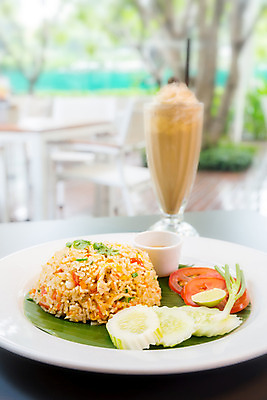 포토 JPG 해외이미지 접시 아시아 커피 음식 채소 태국 밥 양파 건강 육류 돼지고기 요리 동양인 사람없음 초록색 갈색 식당 계란 식사 저녁식사 치킨 중국 튀김 향신료 완두콩 점심식사 해외202004 해외포토 식기 나라 음료 컬러 식재료 콩 인종 상점 알 닭고기요리 향미료 파일형식 이미지허브