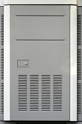 포토 JPG 해외이미지 직업 산업 벽 부분 탁자 기술 안전 사람없음 상자 금속 검은색 힘 장비 에너지 공구 업무 판넬 보호 연결 위험 순환 볼트 세대 유지 전압 제어 진짜 공급 해외202004 해외포토 컬러 가구 컨셉 모션 재질 도구 작업 파일형식 이미지허브