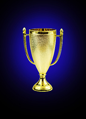 포토 JPG 해외이미지 스포츠 백그라운드 성공 기념 손잡이 이벤트 사람없음 컵 세로 파란색 빛 금속 검은색 경쟁 축하 우승 황금 큼 대표 상패 싱글 광택 명예 고립 승자 시상식 챔피언 필승 완전 해외202004 해외포토 식기 컬러 컨셉 재질 최고 크기 상_우승 파일형식 이미지허브
