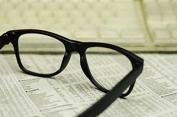 포토 JPG 해외이미지 라이프스타일 안경 백그라운드 인터넷 비즈니스 통신 탁자 직장 사람없음 금융 컴퓨터 사무실 독서 우주 검은색 정보 흰색 키보드 업무 신문 뉴스 은색 소프트포커스 쥐 무선전화기 책상 상업 블러 해외202004 해외포토 잡화 컬러 가구 회사 촬영기법 생활 간행물 경제 전자제품 작업 설치류 전화기 파일형식 이미지허브