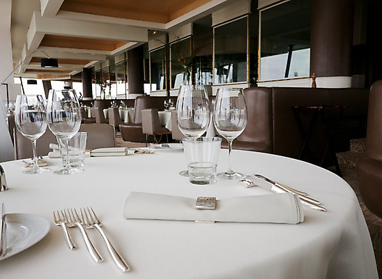 포토 JPG 해외이미지 식기 유리 탁자 호텔 사람없음 식당 식사 저녁식사 고급 안락 해외202004 해외포토 가구 컨셉 재질 숙소 상점 파일형식 이미지허브