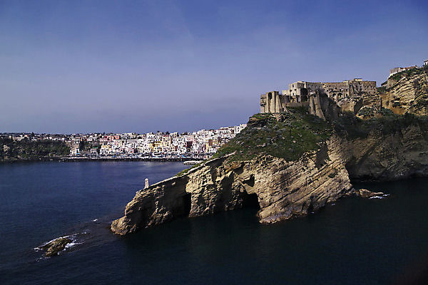 포토 JPG 해외이미지 유럽 문화 바다 섬 여행 건축양식 하늘 휴가 파노라마 풍경 사람없음 물 파란색 컬러풀 맑음 이탈리아 도시 만 뜨거움 역사 신호등 지중해 그림 장면 암초 포트 남쪽 강렬 나폴리 해외202004 해외포토 자연요소 건축 나라 컬러 날씨 촬영기법 방향 파일형식 이미지허브
