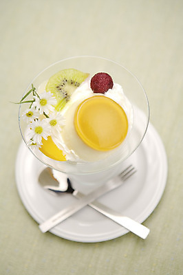 포토 JPG 해외이미지 접시 문화 커피 음료 음식 빵 유리 아침 디저트 사람없음 컵 케이크 초콜릿 숟가락 검은색 중국 카페 빵집 흰색 뜨거움 달콤 맛 아침식사 보호 서비스 대륙 에스프레소 프랑스어 백자 부스러기 페스츄리 해외202004 해외포토 주간 문자 식기 아시아 컬러 컨셉 재질 수저 상점 식사 도자기 파일형식 이미지허브