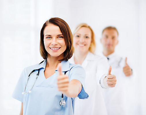 포토 JPG 해외이미지 여자 행복 유니폼 가족 청진기 성공 노동자 건강 병원 미소 사람 세명 약 의사 엄지손가락 흰색 긴급 최고 그룹 질병 동료 직원 문서 보여주기 외과 돌봄 해외202004 해외포토 직업 옷 감정 컬러 컨셉 손가락 의학 관계 의료기기 모션 표정 의료진 파일형식 이미지허브