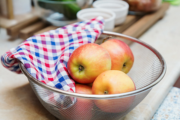 포토 JPG 해외이미지 계절 음식 다이어트 채소 과일 주방용품 요리 사람없음 빨간색 컬러풀 주방 침묵 장비 수확 가을 시골 신선 업무 달콤 맛 사과 자르기 준비 유기농 날것 내추럴 다진 방법 생식 숙성 스터핑 채식주의자 핸드메이드 해외202004 해외포토 웰빙 컬러 생활용품 컨셉 농업 모션 건강 소리 작업 채식 파일형식 이미지허브