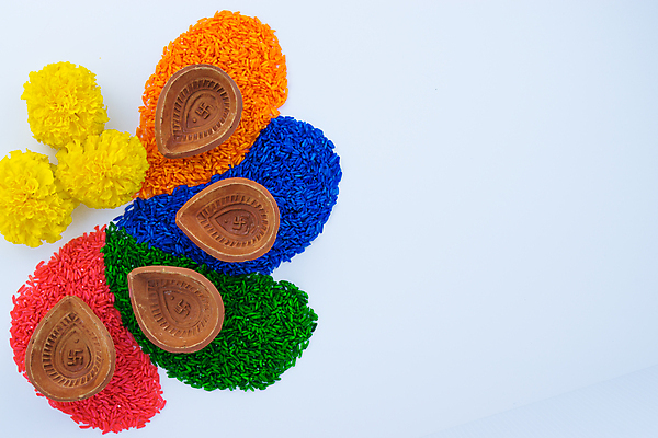 포토 JPG 해외이미지 전통 행복 종교 문화 백그라운드 패턴 불 휴가 기념 따뜻함 사람없음 장식 빨간색 빛 컬러풀 평화 축제 어둠 기도 램프 축하 인사 신용카드 야간 인도인 기회 문학 점토 광 등잔 힌두교 해외202004 해외포토 자연요소 외국인 감정 컬러 컨셉 무늬 조명 동양인 금융 예절 파일형식 이미지허브