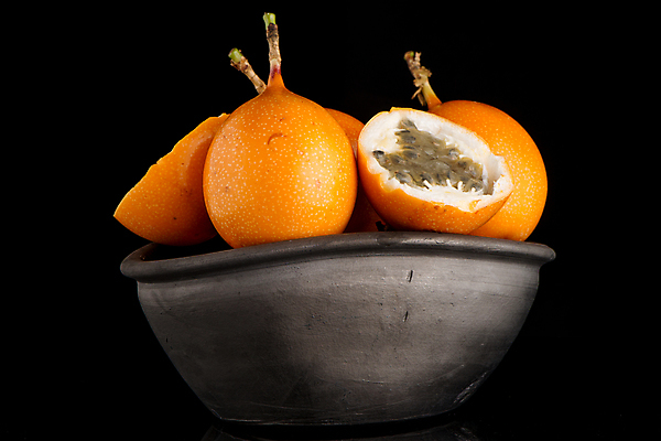 포토 해외이미지 그릇 검은배경 단면 실내 사람없음 신선 열대과일 담기 패션후르츠 해외202004 해외포토 식기 백그라운드 과일 모션 내부 검은색 파일형식 이미지허브