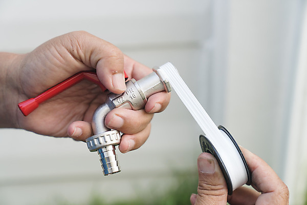 포토 JPG 해외이미지 직업 남자 백그라운드 유니폼 가방 노동자 주택 관리 사람 사람없음 내부 물 파란색 주방 흐름 흰색 공구 수리 닫기 서비스 싱크대 수도꼭지 계약자 고립 배관공 재주꾼 해외202004 해외포토 자연요소 잡화 옷 컬러 컨셉 모션 건물 도구 계약 개수대 파일형식 이미지허브