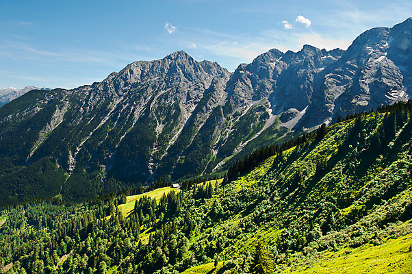 포토 JPG 해외이미지 식물 구름 유럽 여행 밭 자연 하늘 산 주택 독일 풍경 사람없음 야외 초록색 여름 농가 농장 정원 골짜기 계곡 안개 바위 시골 숲 언덕 생태계 알프스 전나무 산악지대 생태학 석회암 절정 가문비나무 바이에른 해외202004 해외포토 자연요소 나무 계절 교육 나라 컬러 농업 날씨 건물 암석 돌_바위 파일형식 이미지허브