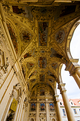 포토 JPG 해외이미지 유럽 여행 건축양식 사람없음 야외 건물 정원 맑음 궁전 중세 역사 체코 프라하 타운 옛날 해외202004 해외포토 건축물 건축 나라 고건축 날씨 도시 파일형식 이미지허브