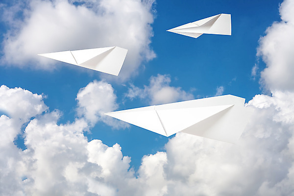 포토 JPG 해외이미지 구름 손 종이 여행 컨셉 상상 놀이 하늘 바람 휴가 비행기 아이디어 사람없음 야외 파란색 빛 장난감 스트레칭 경쟁 꿈 자유 로켓 게임 흰색 비행 자신감 심볼 항공 시작 종이접기 팔 천국 대패 핸드메이드 해외202004 해외포토 자연요소 감정 컬러 항공교통 날씨 대중교통 신체부위 운동 접기 파일형식 이미지허브