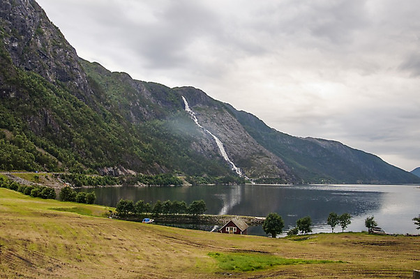 포토 JPG 해외이미지 나무 구름 전통 여행 밭 건축양식 하늘 휴가 산 주택 노르웨이 풍경 사람없음 목재 빨간색 물 강 여행객 침묵 폭포 추위 시골 숲 오두막 시골집 휴양지 샬레 스칸디나비아 전국 해외202004 해외포토 자연요소 식물 건축 유럽 컬러 농업 재료 자연 실험기구 사람 건물 소리 장소 파일형식 이미지허브