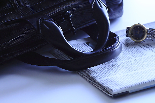 포토 JPG 해외이미지 길 여행 비즈니스 사람없음 사무실 여행가방 검은색 흰색 비즈니스맨 오픈 오브젝트 고립 수하물 스타일 해외202004 해외포토 남자 컬러 가방 직장인 파일형식 이미지허브