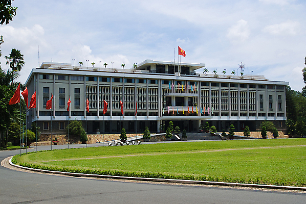 포토 JPG 해외이미지 아시아 건축양식 사람없음 건물 평화 깃발 60대 전쟁 베트남 70대 혁명 공산주의 인도차이나반도 해외202004 해외포토 건축물 노년 건축 나라 컨셉 동남아시아 파일형식 이미지허브