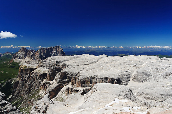 포토 JPG 해외이미지 구름 유럽 여행 자연 하늘 휴가 산 파노라마 풍경 사람없음 야외 여름 파란색 계곡 맑음 이탈리아 등산 하이킹 흰색 그룹 정상 고도 알프스 암초 절정 수평선 해외202004 해외포토 자연요소 계절 나라 컬러 레저 날씨 촬영기법 트래킹 생태계 파일형식 이미지허브