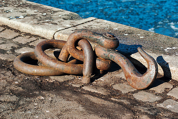 포토 JPG 해외이미지 호수 바다 요트 교통시설 항해 안전 사람없음 강 금속 항구 화물 보트 고리 묶기 철 보안 함선 포트 닻 옛날 철강 해외202004 해외포토 교통 배_교통 모션 재질 운송업 시설 파일형식 이미지허브